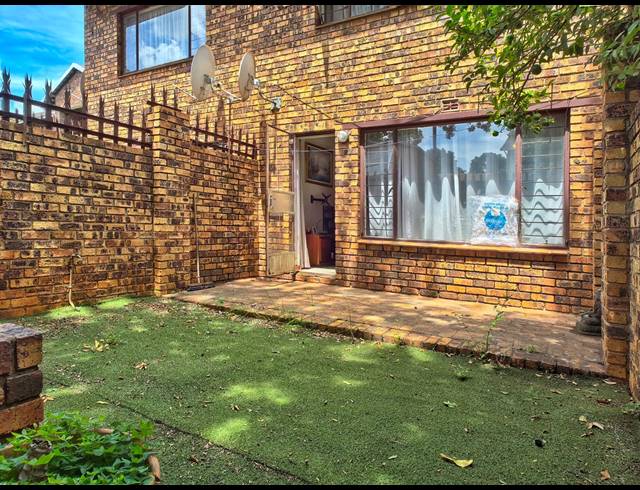 2 BEDROOM DUPLEX FOR SALE IN WINDSOR EAST